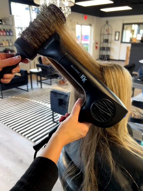 woman getting haircut in panama city